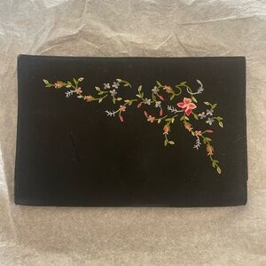 Chic Black Floral Embroidered Clutch